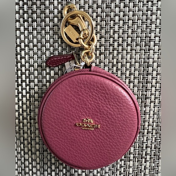 New Women's "COACH" Round Leather Case key Chain - Picture 1 of 4